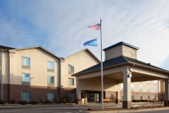 BUILDING EXTERIOR OF HOLIDAY INN EXPRESS HOTEL FOR SALE IN ILLINOIS