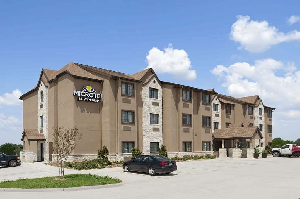 Microtel Inn & Suites – Gonzales, TX