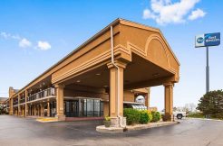 Exterior of hotel entrance for sale in Missouri