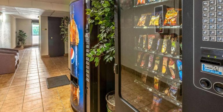 NEWIA 09 - VENDING MACHINE