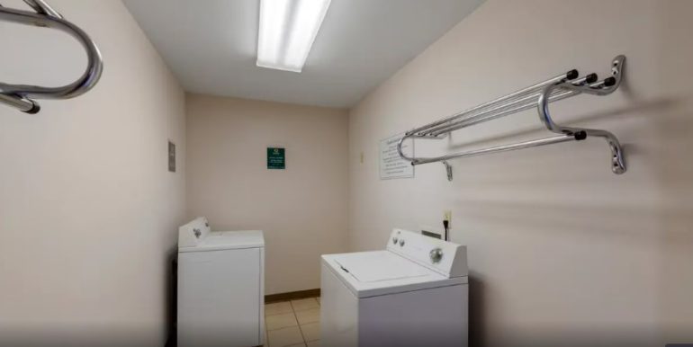 HAMAL 08 - LAUNDRY