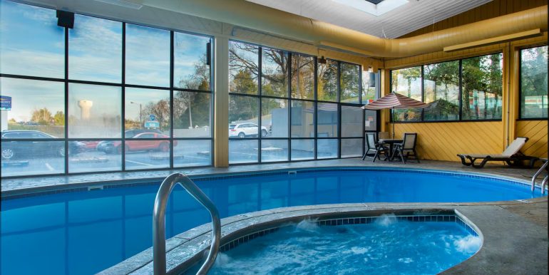 BRAMOBIS 09 - HOT TUB